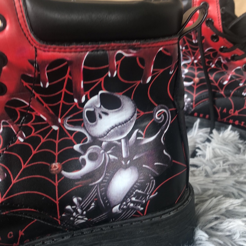 Boots - Picture 4 of 5